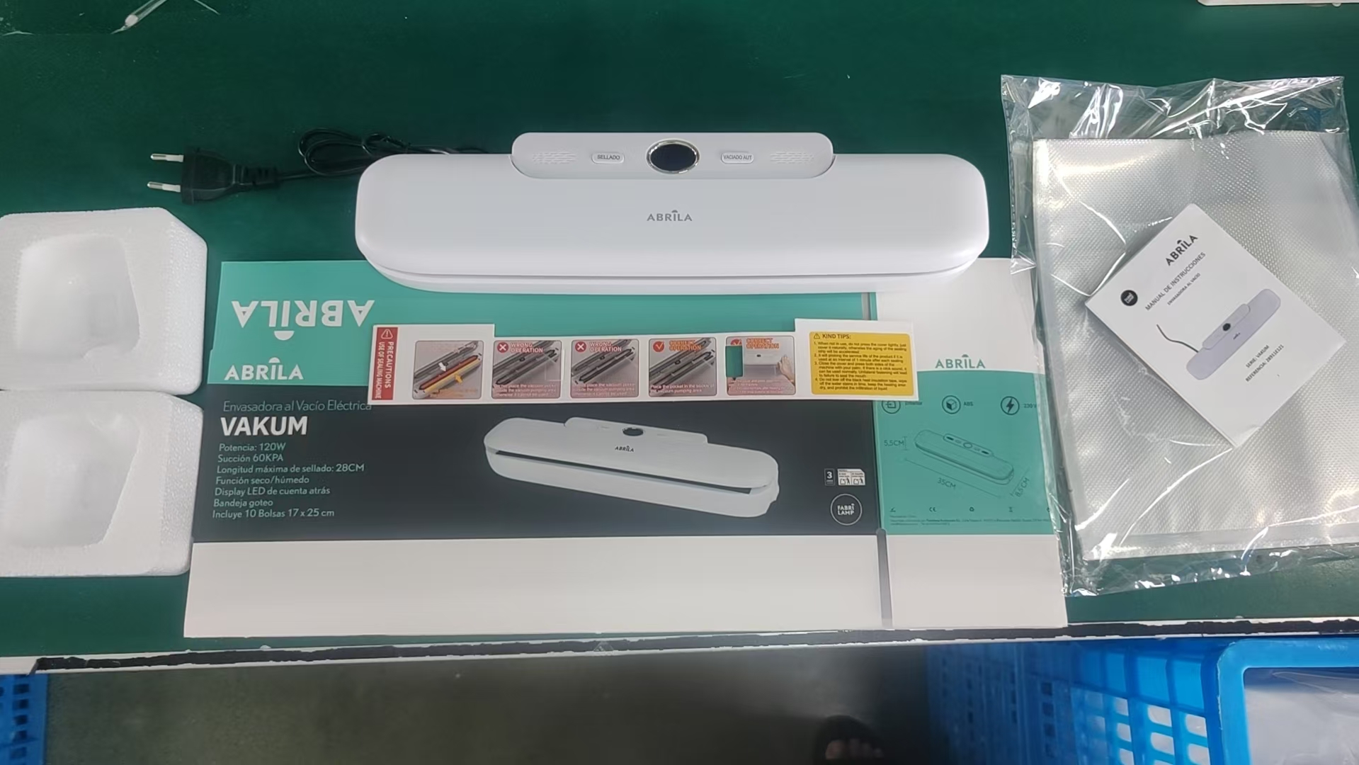 Abrila vacuum sealer with Spanish-language retail packaging and user materials